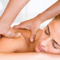 Massage suédois pour détendre les muscles en profondeur